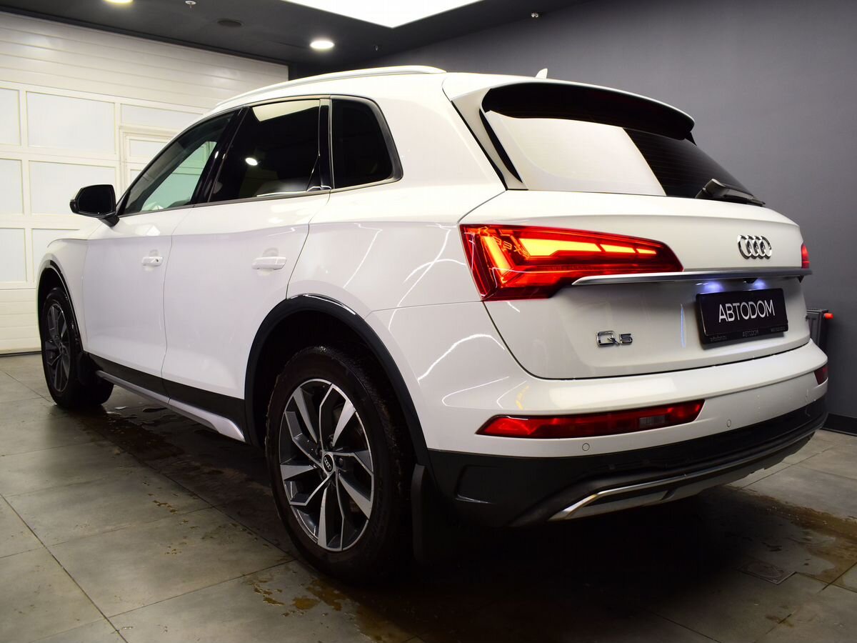 Автомобиль Audi Q5 II (FY) [рестайлинг] 2.0 AMT 4WD (249 л.с.) Design Белый 2021 с пробегом 73 563 км