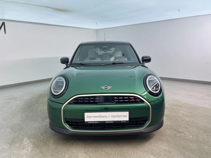 Автомобиль MINI Hatch IV поколение (F65/F66/J01) 2.0 AMT (204 л.с.) Essential Trim Зелёный 2024 с пробегом 5 177 км
