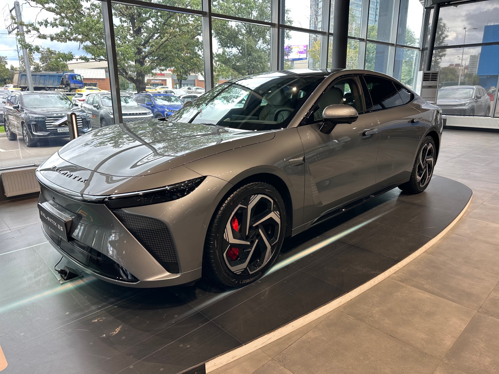 Автомобиль EXEED EXLANTIX ES I поколение 1.5hyb AT 4WD (469 л.с.) TOP Серый 2025 