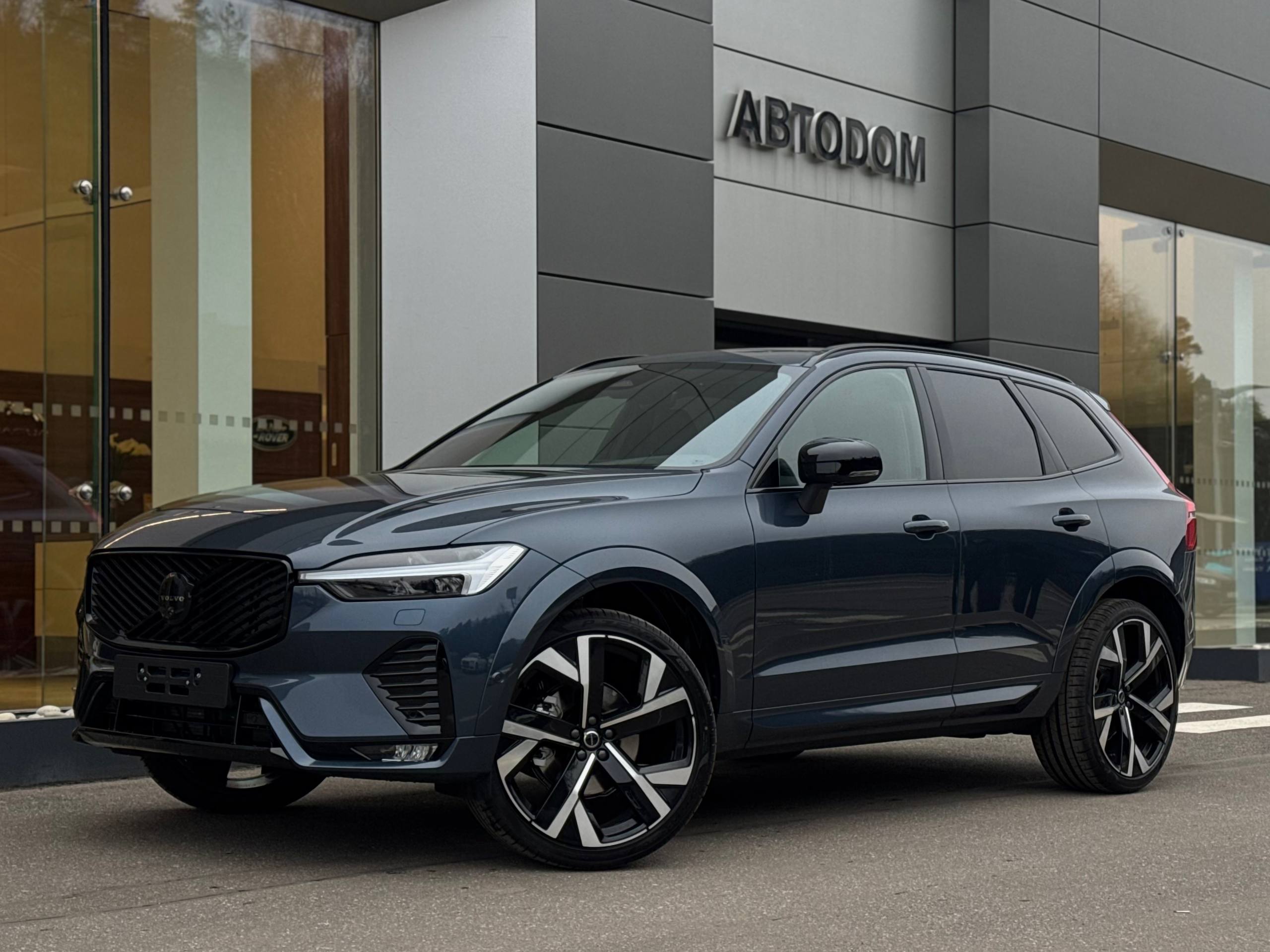 Автомобиль Volvo XC60 II [рестайлинг] 2.0 AT 4WD (249 л.с.) Ultra Dark Синий 2025 