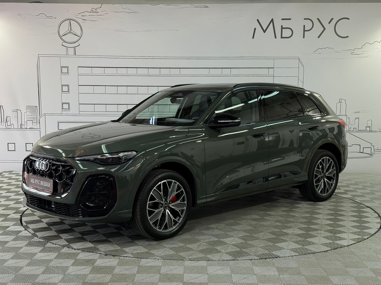 Автомобиль Audi Q5 II (FY) [рестайлинг] 2.0 AMT 4WD (204 л.с.) Exclusive Зелёный 2025 