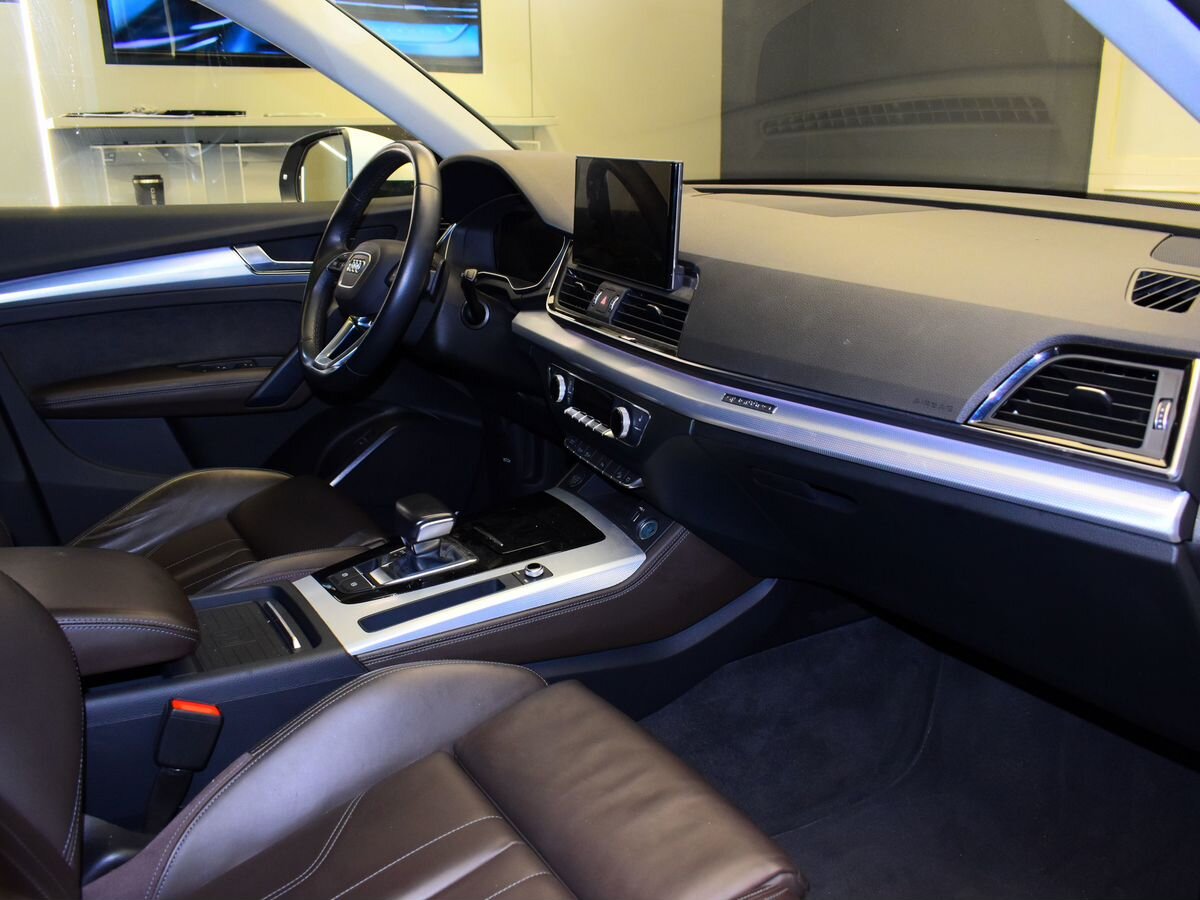 Автомобиль Audi Q5 II (FY) [рестайлинг] 2.0 AMT 4WD (249 л.с.) Design Белый 2021 с пробегом 73 563 км