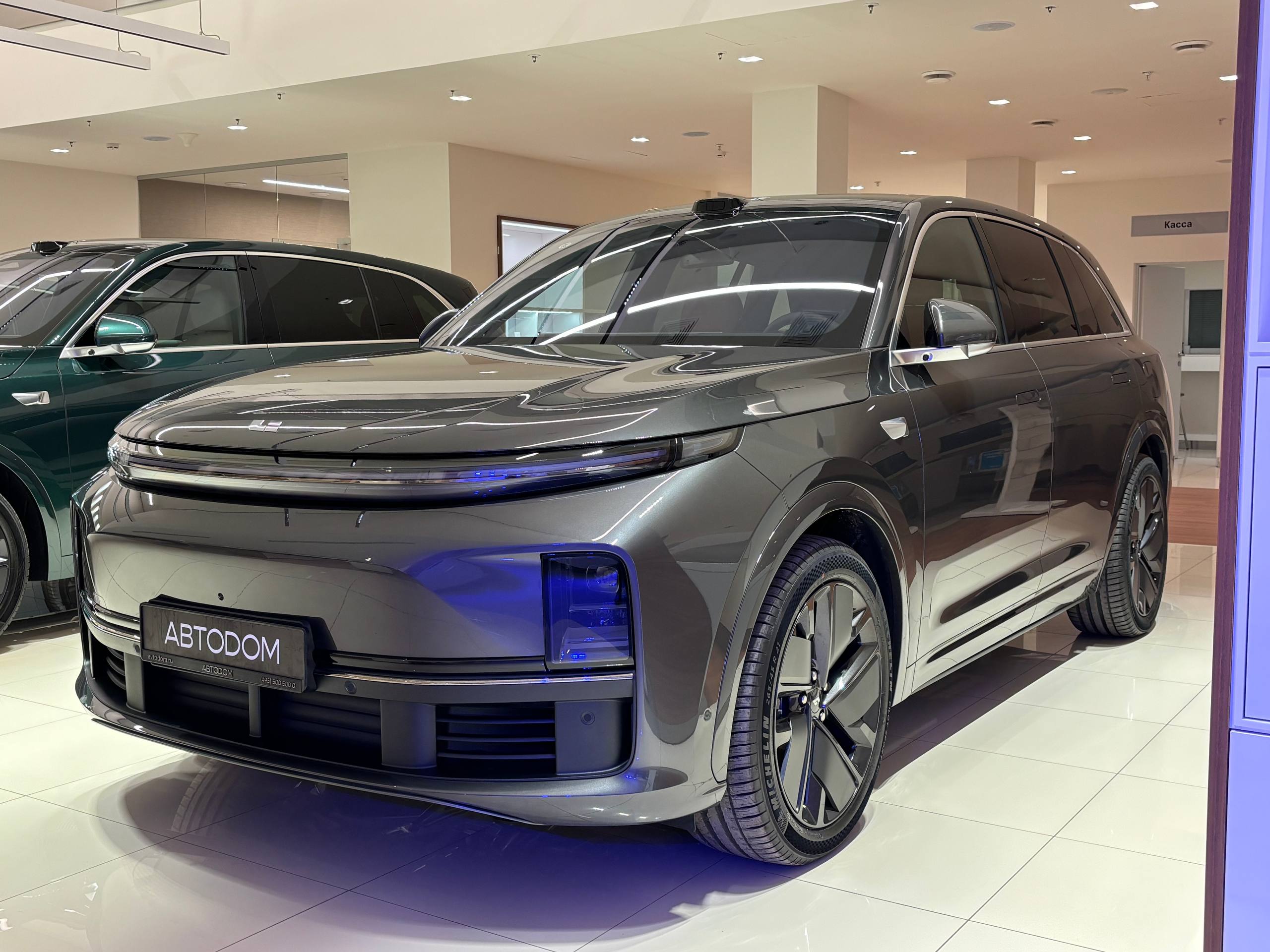 Автомобиль LiXiang L7 I [рестайлинг] 52.3 kWh 1.5hyb AT 4WD (449 л.с.) Ultra Серый 2025 