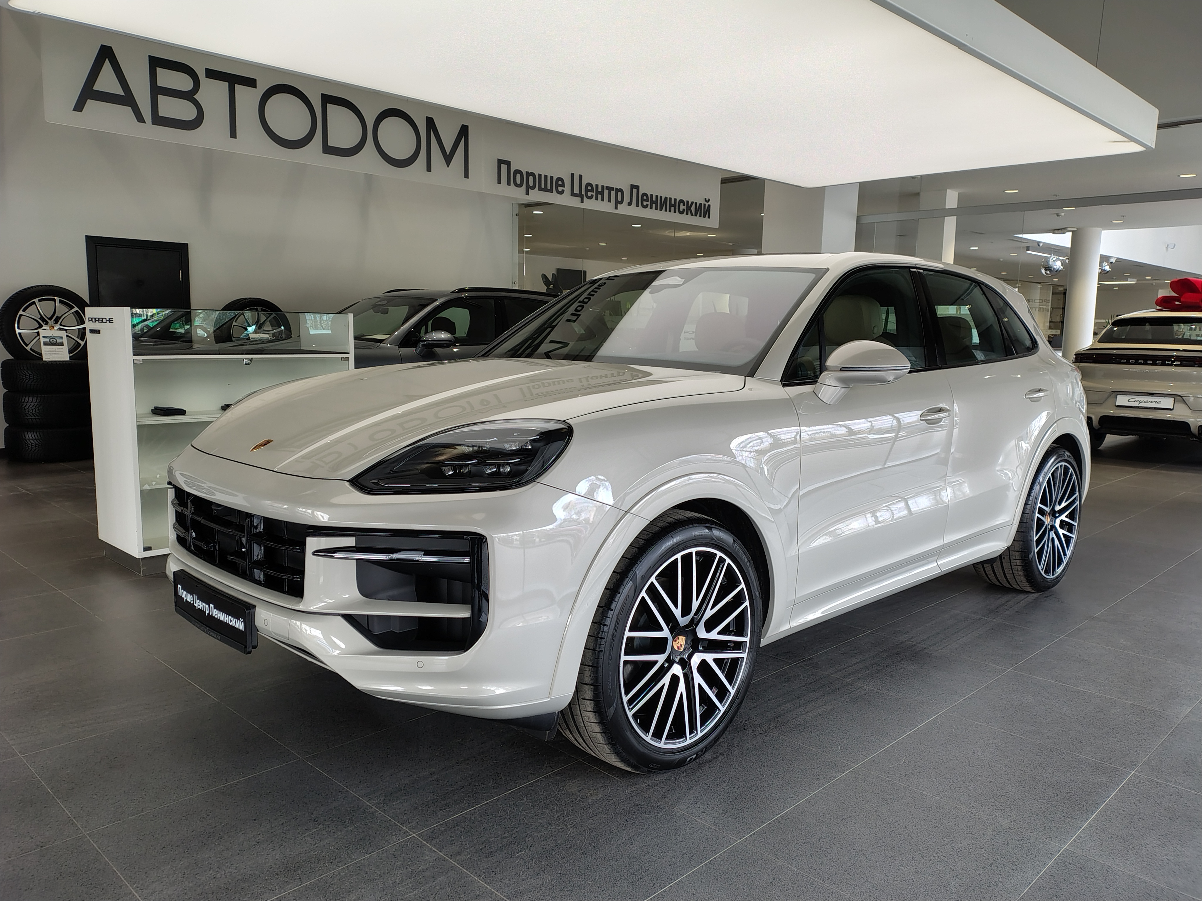 Автомобиль Porsche Cayenne III [рестайлинг] 3.0 AT 4WD (353 л.с.) Black Edition Бежевый 2026 