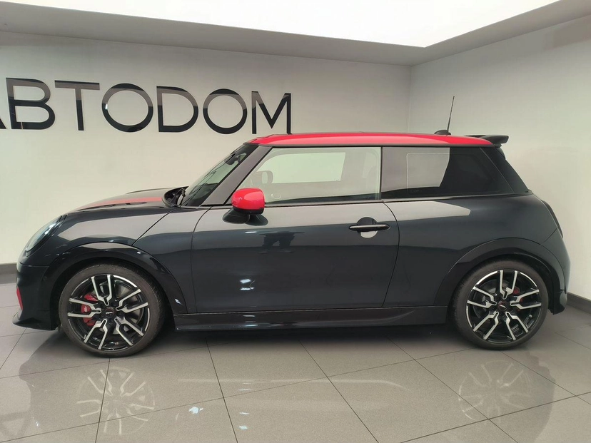 Автомобиль MINI Hatch IV поколение (F65/F66/J01) 2.0 AMT (231 л.с.) JCW Серый 2025 с пробегом 1 078 км