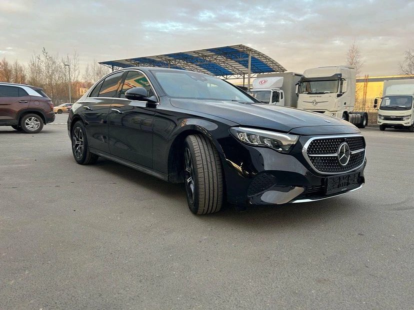 Автомобиль Mercedes-Benz E-Класс VI поколение (W214/S214) 2.0 AT (204 л.с.) Base Чёрный 2025 с пробегом 810 км