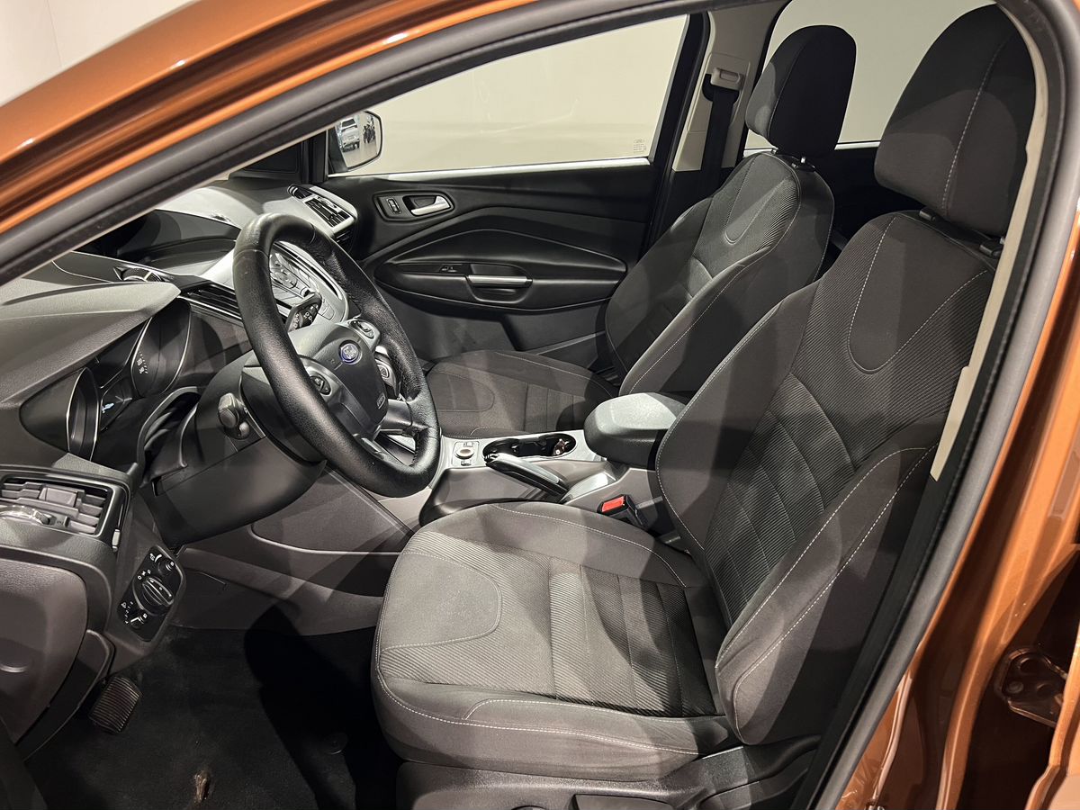 Ford Kuga II поколение 2.5 AT (150 л.с.) Base Коричневый 2015 с пробегом 181 617 км