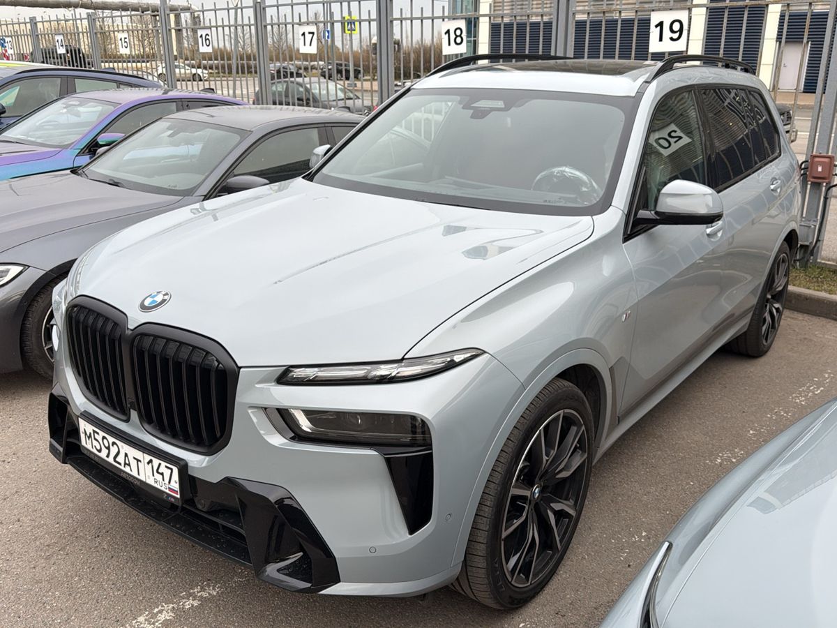Автомобиль BMW X7 I (G07) [рестайлинг] 3.0d AT 4WD (340 л.с.) M Sport Pro Серый 2025 с пробегом 8 898 км