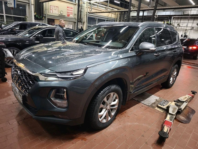 Автомобиль Hyundai Santa Fe IV поколение (TM) 2.2d AT 4WD (200 л.с.) Lifestyle Серый 2019 с пробегом 137 298 км