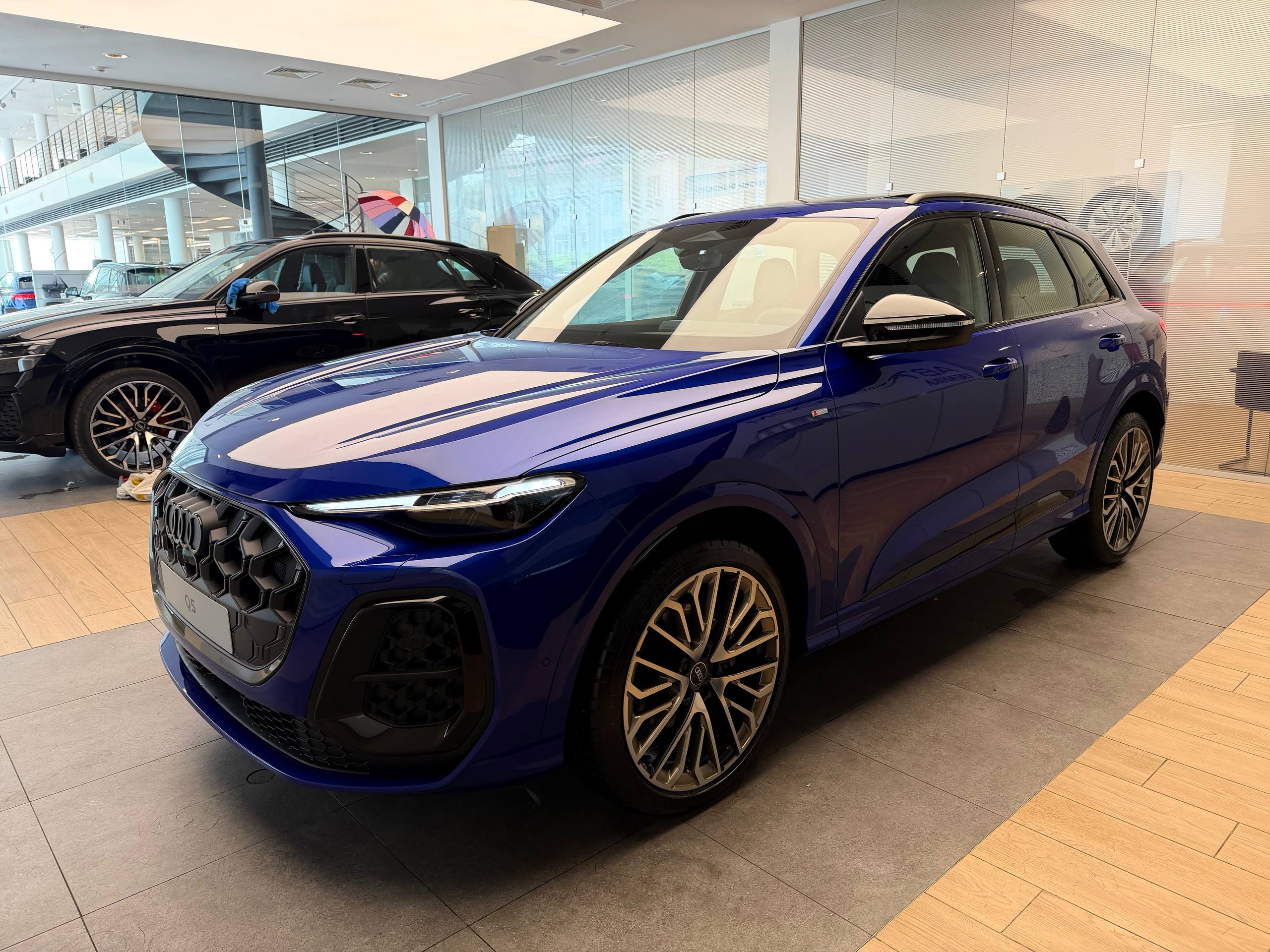 Audi Q5 III поколение (GU) 2.0 AMT 4WD (272 л.с.) TFSI quattro S tronic Синий 2025 
