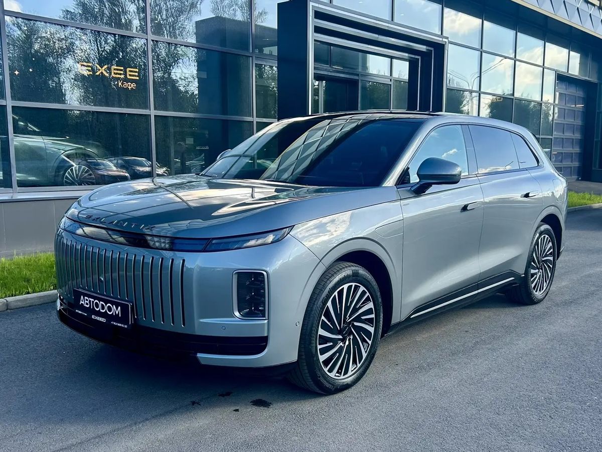 EXEED EXLANTIX ET I поколение 1.5hyb AT 4WD (469 л.с.) Топ Серый 2025 с пробегом 10 000 км