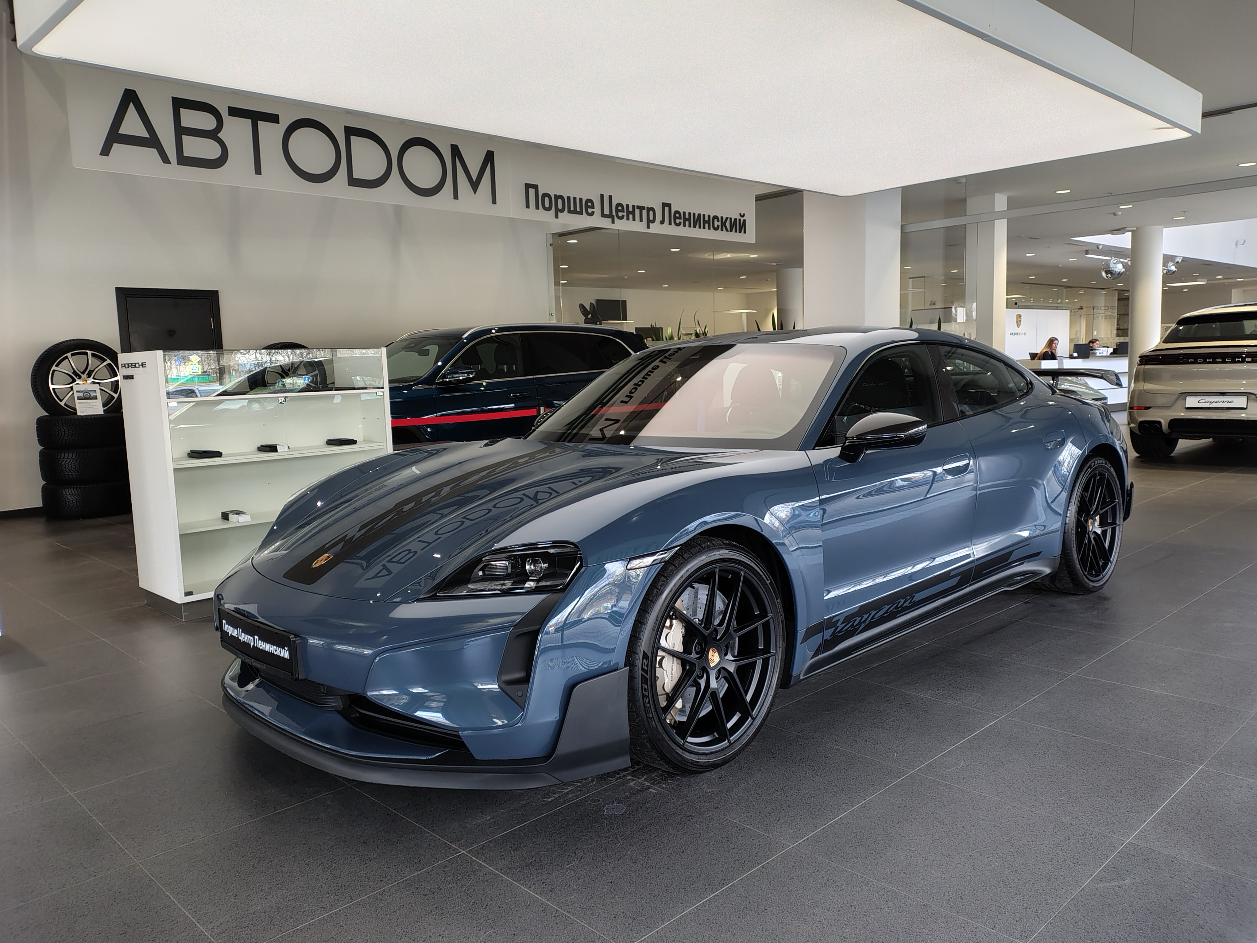 Автомобиль Porsche Taycan I [рестайлинг] Turbo GT Electro AT 4WD (760 кВт) Turbo GT Weissach Синий 2024 