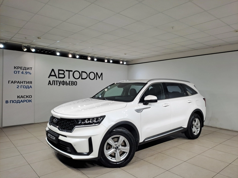 Автомобиль Kia Sorento IV поколение 2.5 AT 4WD (179 л.с.) Comfort (2020-2021) Белый 2021 с пробегом 135 000 км