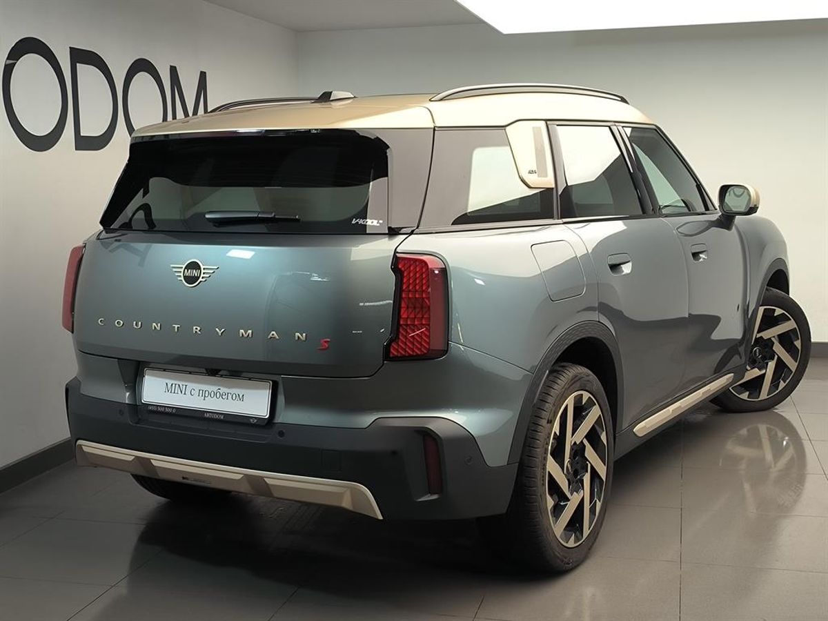 Автомобиль MINI Countryman III поколение (U25) S 2.0 AMT 4WD (218 л.с.) Favoured Trim Серый 2024 с пробегом 4 086 км
