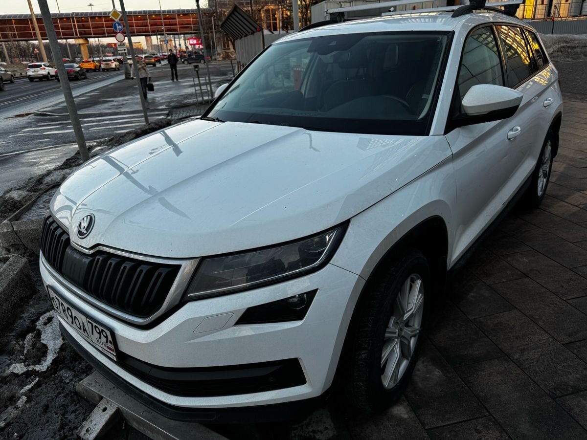 Автомобиль Skoda Kodiaq I поколение 2.0d AMT 4WD (150 л.с.) Ambition Белый 2019 с пробегом 145 000 км