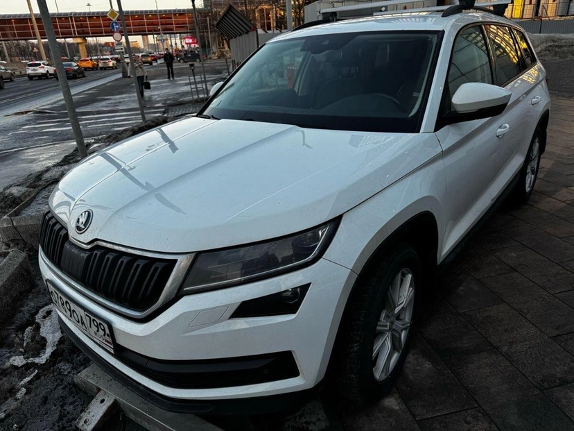 Автомобиль Skoda Kodiaq I поколение 2.0d AMT 4WD (150 л.с.) Ambition Белый 2019 с пробегом 145 000 км