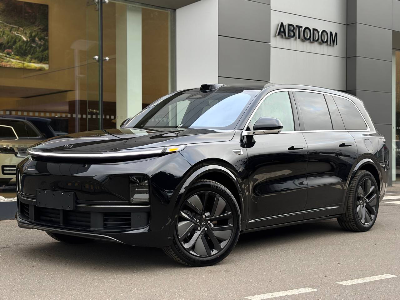 Автомобиль LiXiang L9 I [рестайлинг] 1.5hyb AT 4WD (449 л.с.) Ultra Чёрный 2025 
