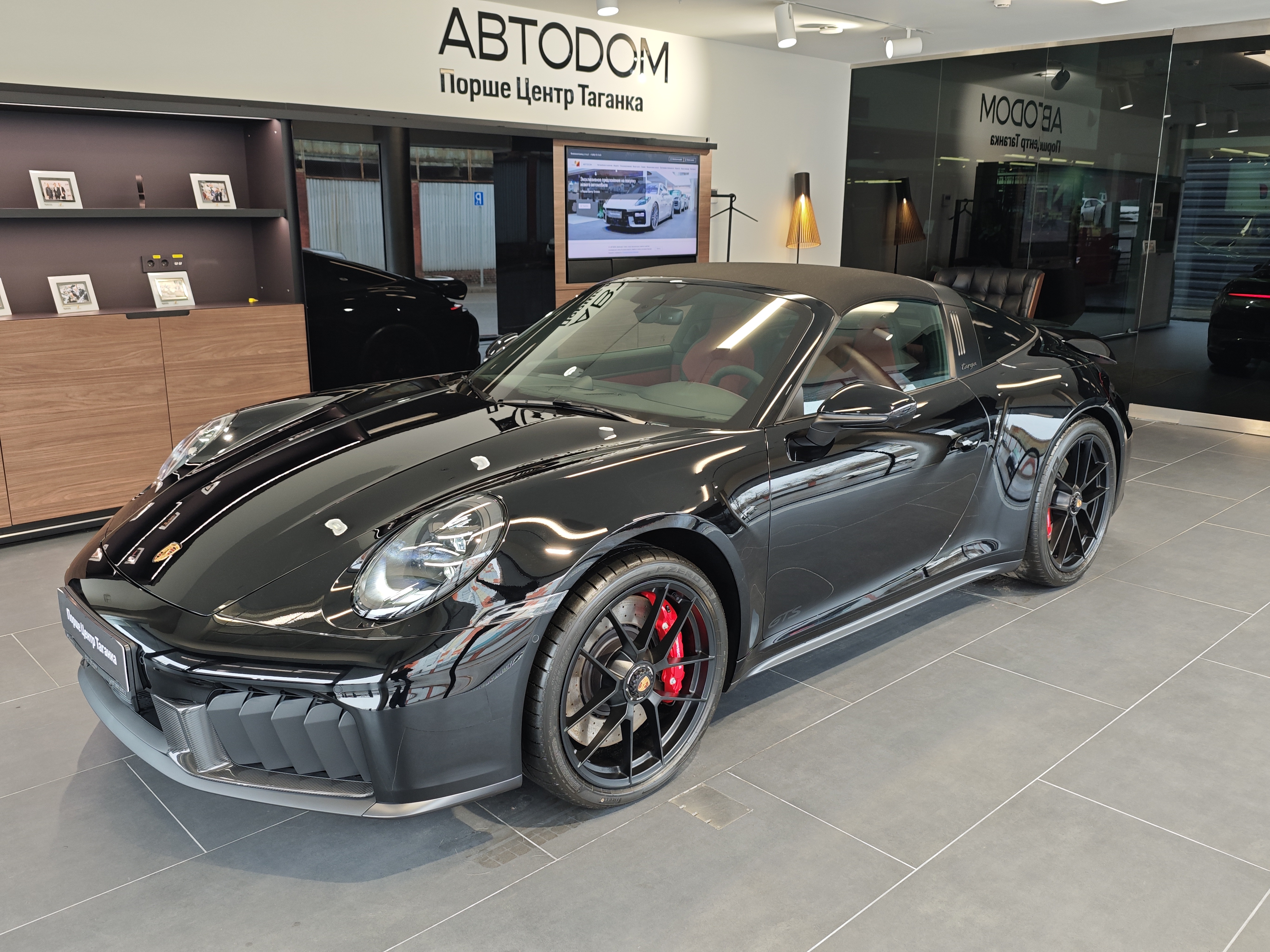 Автомобиль Porsche 911 VIII (992) [рестайлинг] GTS 3.6 AMT 4WD (541 л.с.) Targa GTS Чёрный 2026 