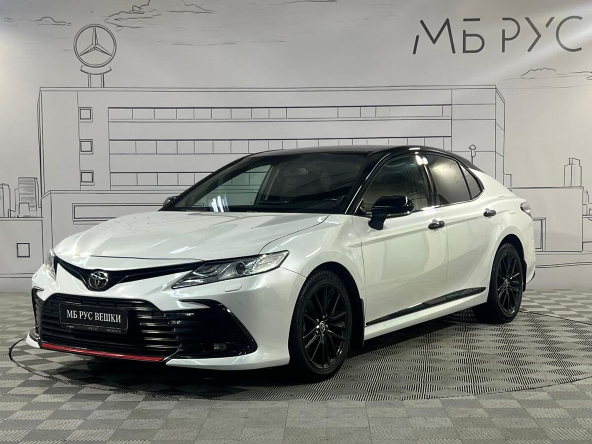 Автомобиль Toyota Camry VIII (XV70) [рестайлинг] 3.5 AT (249 л.с.) GR Sport Белый 2021 с пробегом 55 000 км