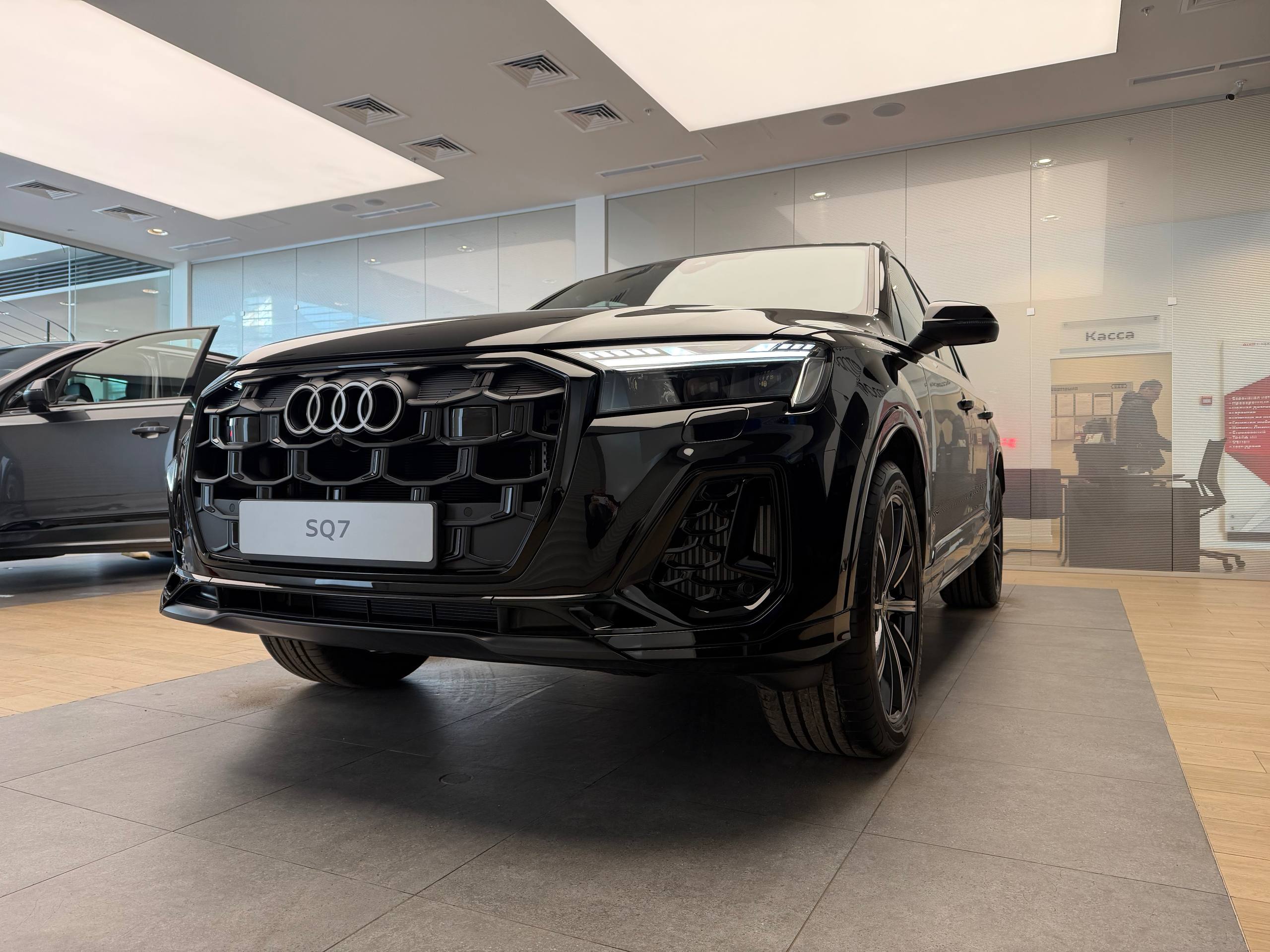 Автомобиль Audi SQ7 I (4M) [2-й рестайлинг] 4.0 AT 4WD (507 л.с.) TFSI Tiptronic Чёрный 2025 