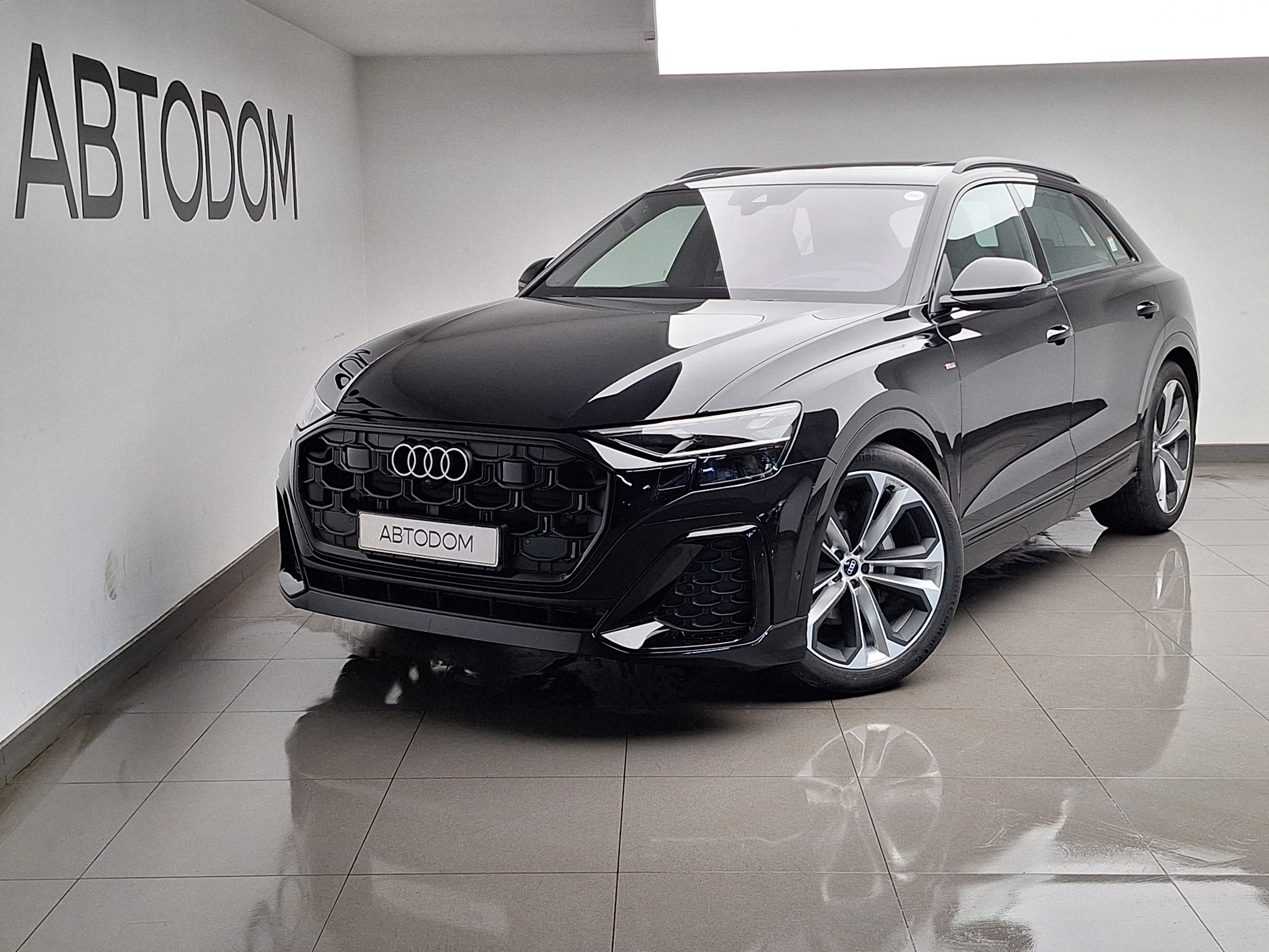 Автомобиль Audi Q8 I (4M) [рестайлинг] 3.0d AT 4WD (286 л.с.) 50 ТДИ Кватро типтроник Чёрный 2025 