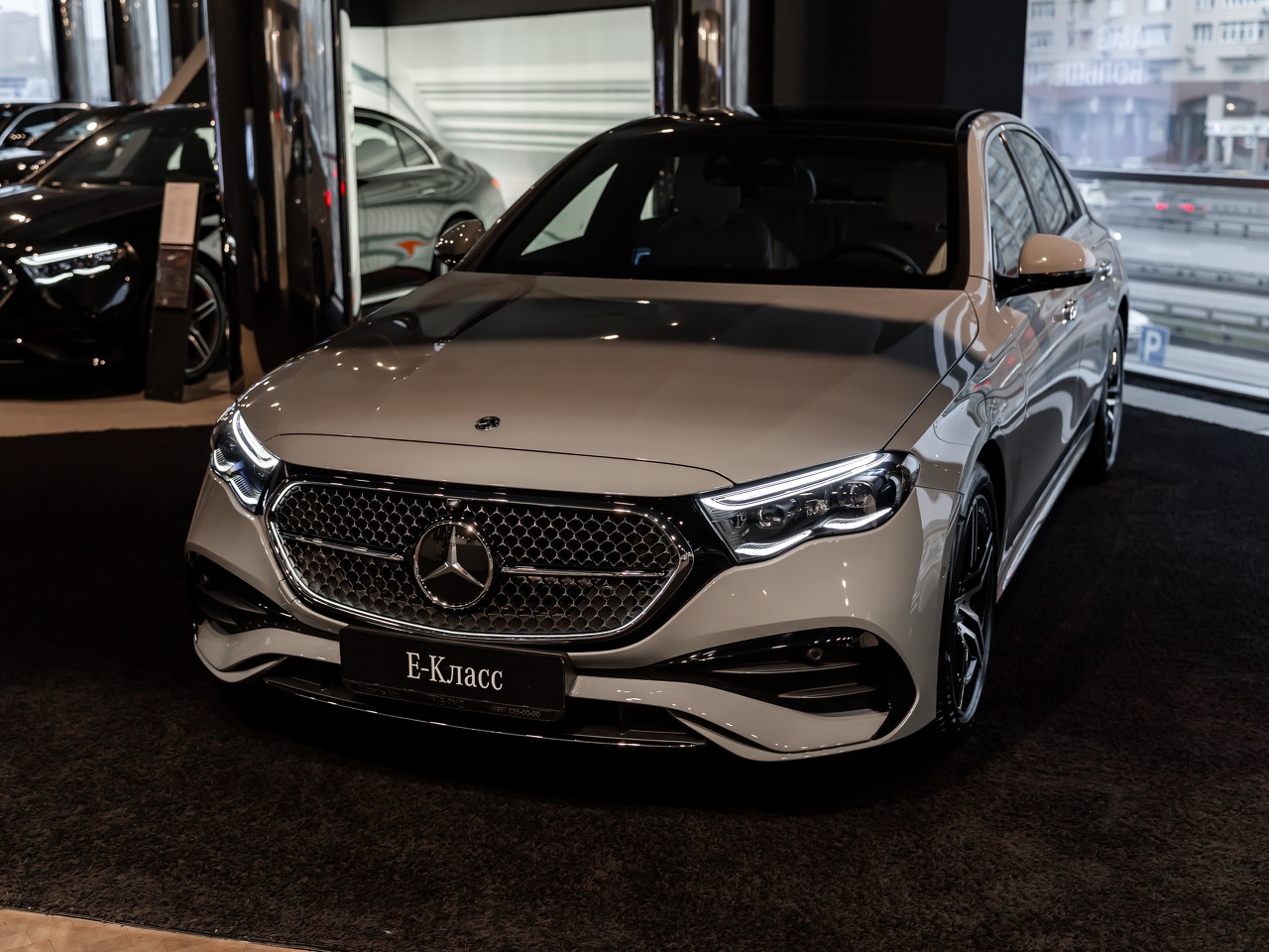 Автомобиль Mercedes-Benz E-Класс VI поколение (W214/S214) 2.0 AT 4Matic (258 л.с.) AMG Line Серый 2025 