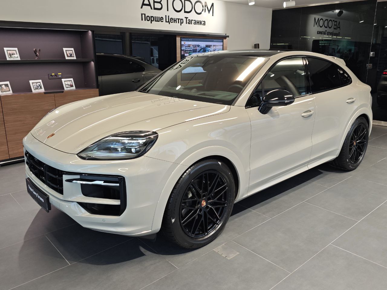 Автомобиль Porsche Cayenne III [рестайлинг] 3.0 AT 4WD (353 л.с.) Black Edition Бежевый 2025 