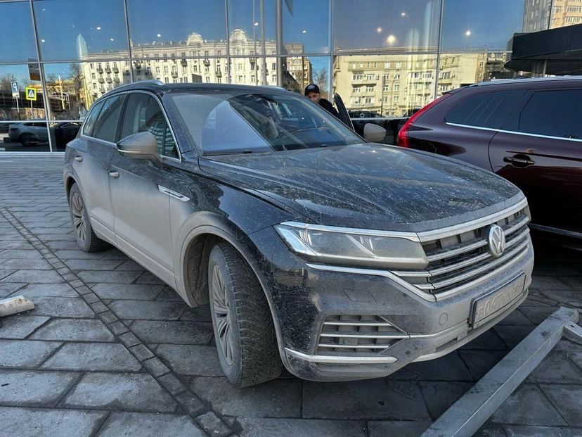 Автомобиль Volkswagen Touareg III поколение 2.0 AT 4WD (249 л.с.) Base Чёрный 2019 с пробегом 110 000 км