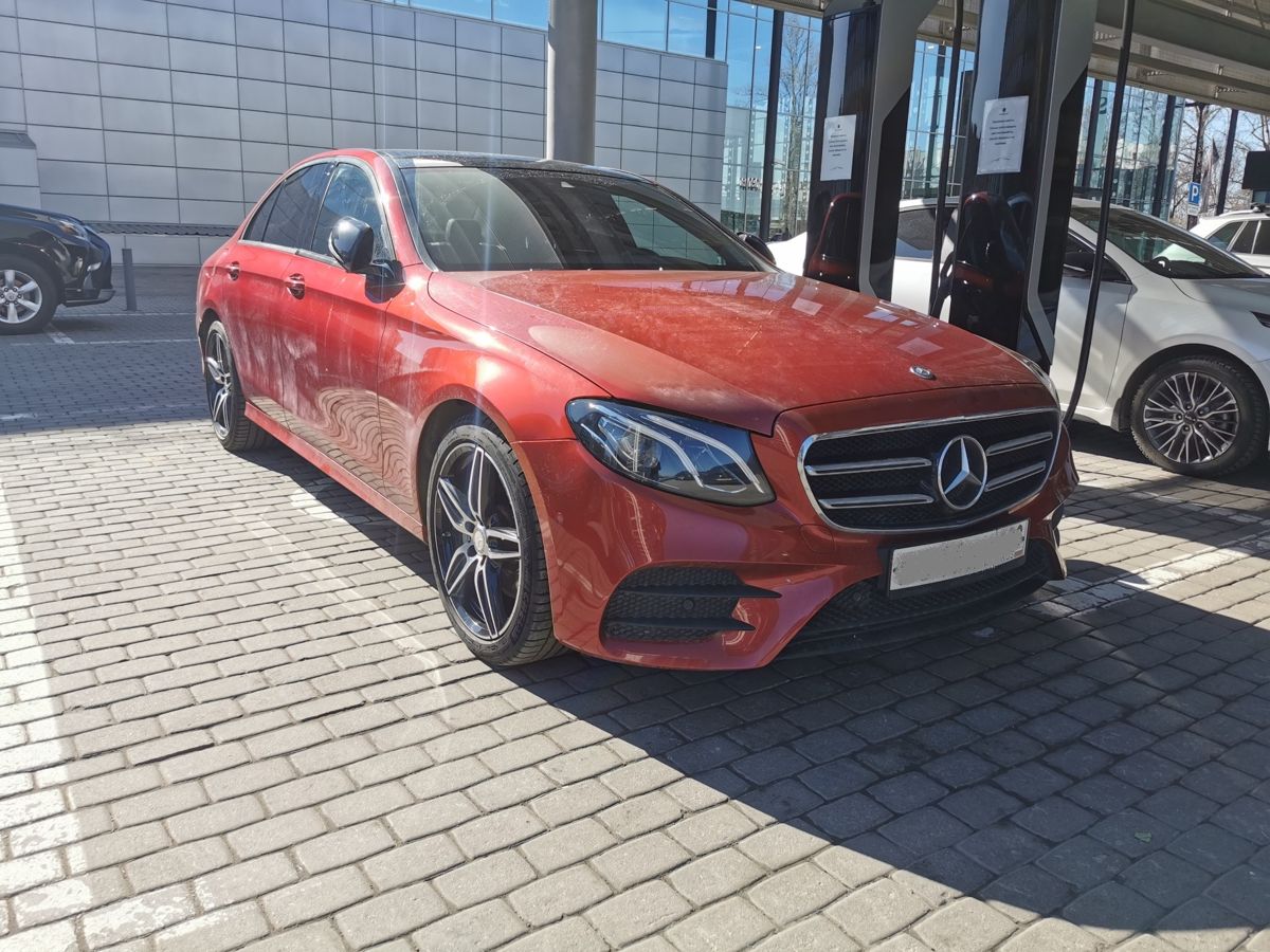 Автомобиль Mercedes-Benz E-Класс V поколение (W213/S213/C238) 200 2.0 AT (184 л.с.) Sport Красный 2016 с пробегом 42 818 км