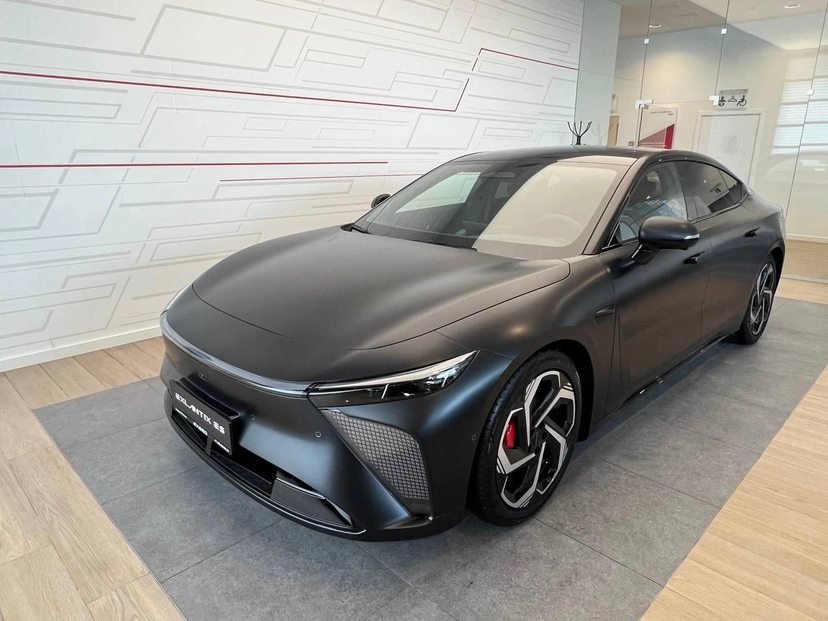 Автомобиль EXEED EXLANTIX ET I поколение 1.5hyb AT 4WD (469 л.с.) Top Чёрный 2025