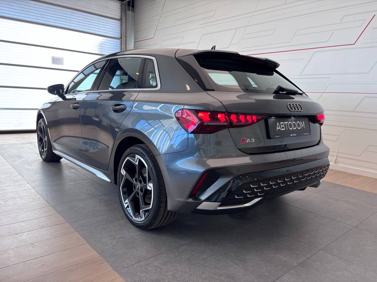 Автомобиль Audi A3 IV (8Y) [рестайлинг] 1.5 AMT (150 л.с.) Base Серый 2025 