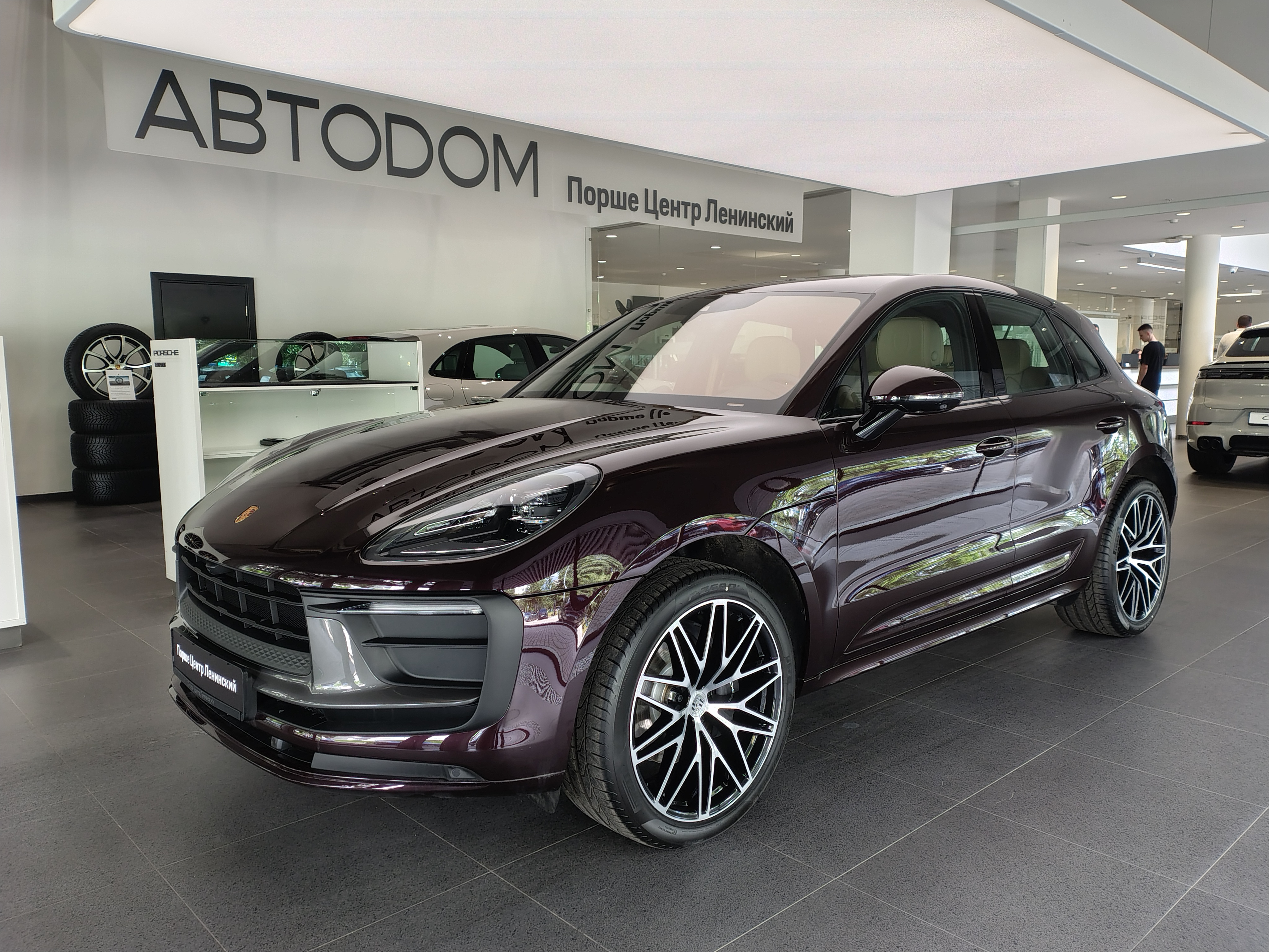 Porsche Macan I [2-й рестайлинг] 2.0 AMT 4WD (265 л.с.) T Красный 2026 