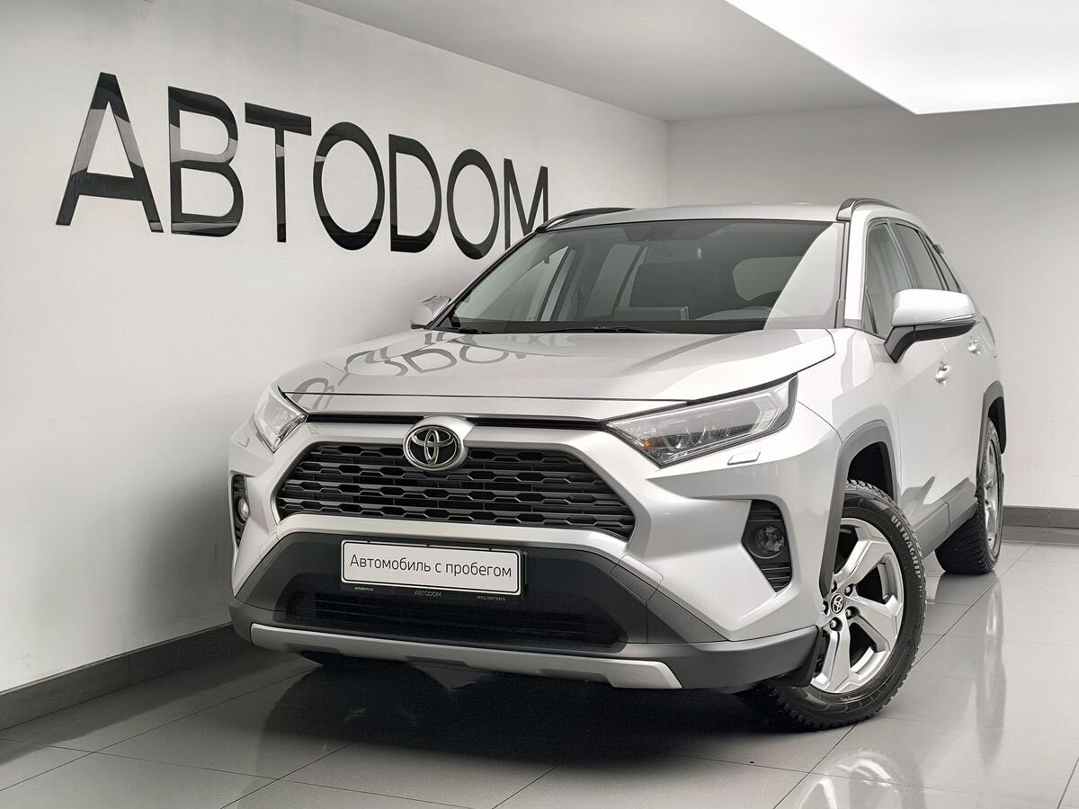 Автомобиль Toyota RAV4 V поколение (XA50) 2.0 CVT 4WD (149 л.с.) Comfort Серебристый 2020 с пробегом 68 200 км