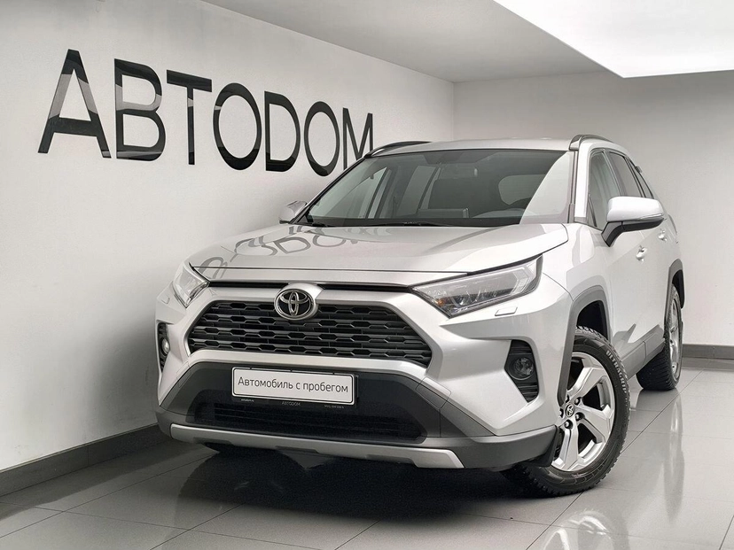Автомобиль Toyota RAV4 V поколение (XA50) 2.0 CVT 4WD (149 л.с.) Comfort Серебристый 2020 с пробегом 68 200 км