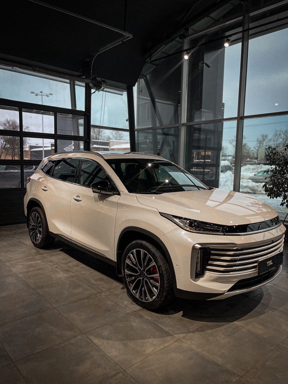 Автомобиль EXEED TXL I [2-й рестайлинг] 1.6 AMT 4WD (194 л.с.) Престиж Белый 2025 