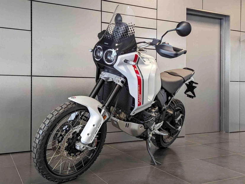 Мотоцикл Ducati DesertX I поколение DesertX Base Белый 2022 с пробегом 2 км