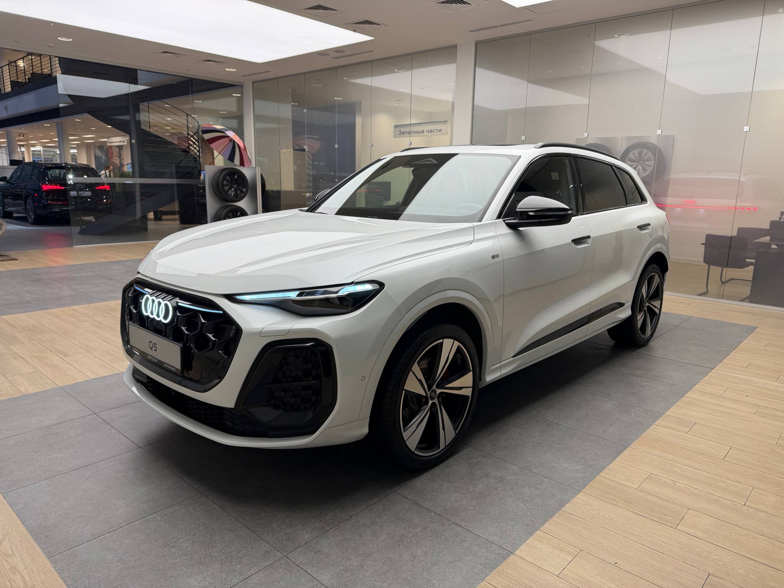 Audi Q5 III поколение (GU) 2.0 AMT 4WD (272 л.с.) TFSI quattro S tronic Белый 2026 
