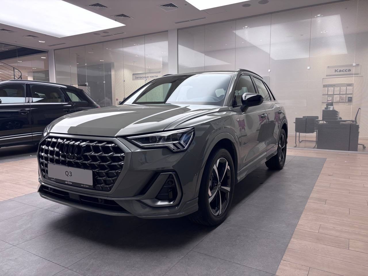 Автомобиль Audi Q3 II поколение (F3) 2.0 AMT 4WD (220 л.с.) 45 TFSI quattro S tronic Серый 2025 