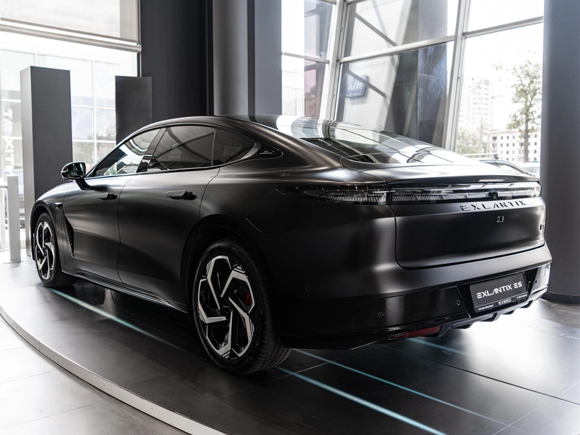 Автомобиль EXEED EXLANTIX ES I поколение 1.5hyb AT 4WD (469 л.с.) Base Чёрный 2025