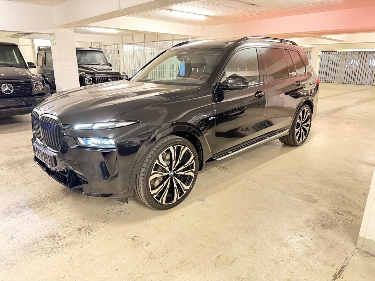 Автомобиль BMW X7 I (G07) [рестайлинг] 3.0 AT 4WD (381 л.с.) M Sport Pro Чёрный 2025 