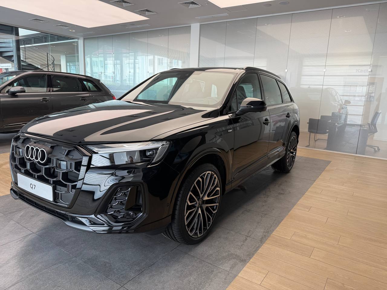 Audi Q7 II (4M) [2-й рестайлинг] 2.0 AT 4WD (252 л.с.) 45 TFSI quattro tiptronic Чёрный 2025 