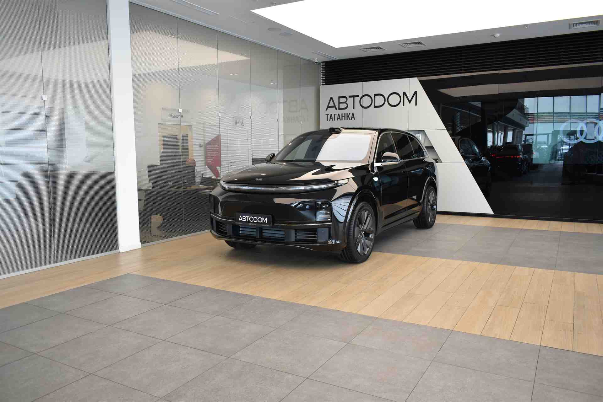 Автомобиль LiXiang L7 I [рестайлинг] 42.8 kWh 1.5hyb AT 4WD (449 л.с.) Pro Чёрный 2025 