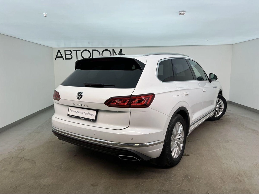 Автомобиль Volkswagen Touareg III поколение 3.0d AT 4WD (249 л.с.) Base Белый 2021 с пробегом 105 000 км