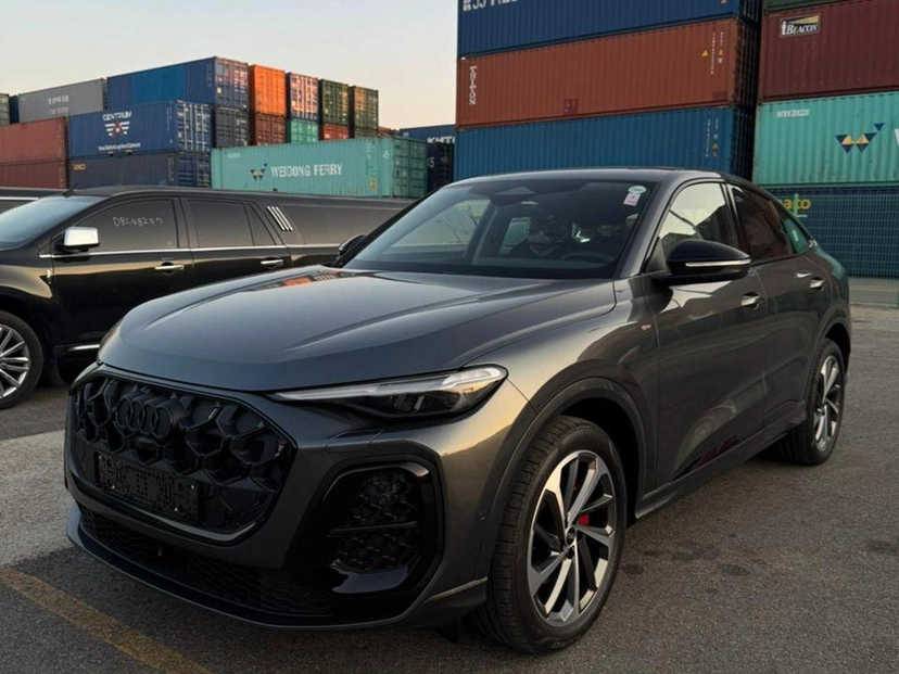 Автомобиль Audi Q5 Sportback II поколение 2.0 AMT 4WD (204 л.с.) Edition One Серый 2025