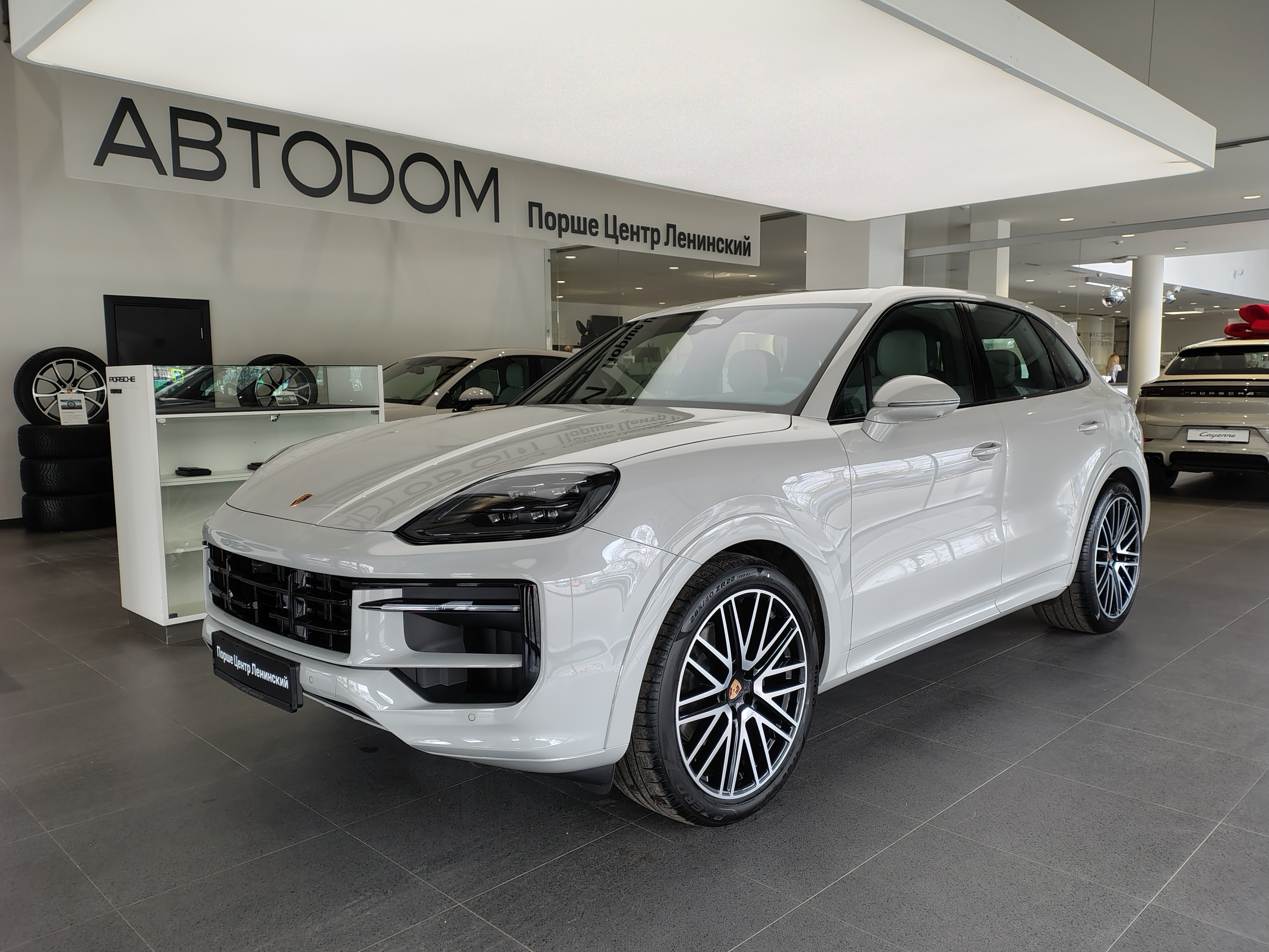 Автомобиль Porsche Cayenne III [рестайлинг] 3.0 AT 4WD (353 л.с.) Black Edition Серый 2026 
