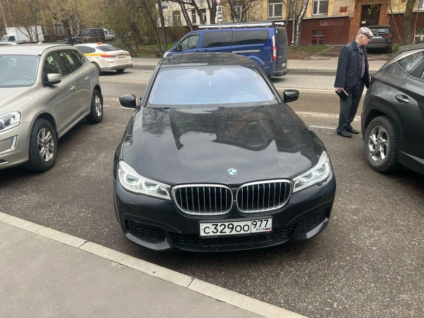 Автомобиль BMW 7 серии VI поколение (G11/G12) 750 3.0d AT 4WD (400 л.с.) Base Чёрный 2018 с пробегом 107 067 км