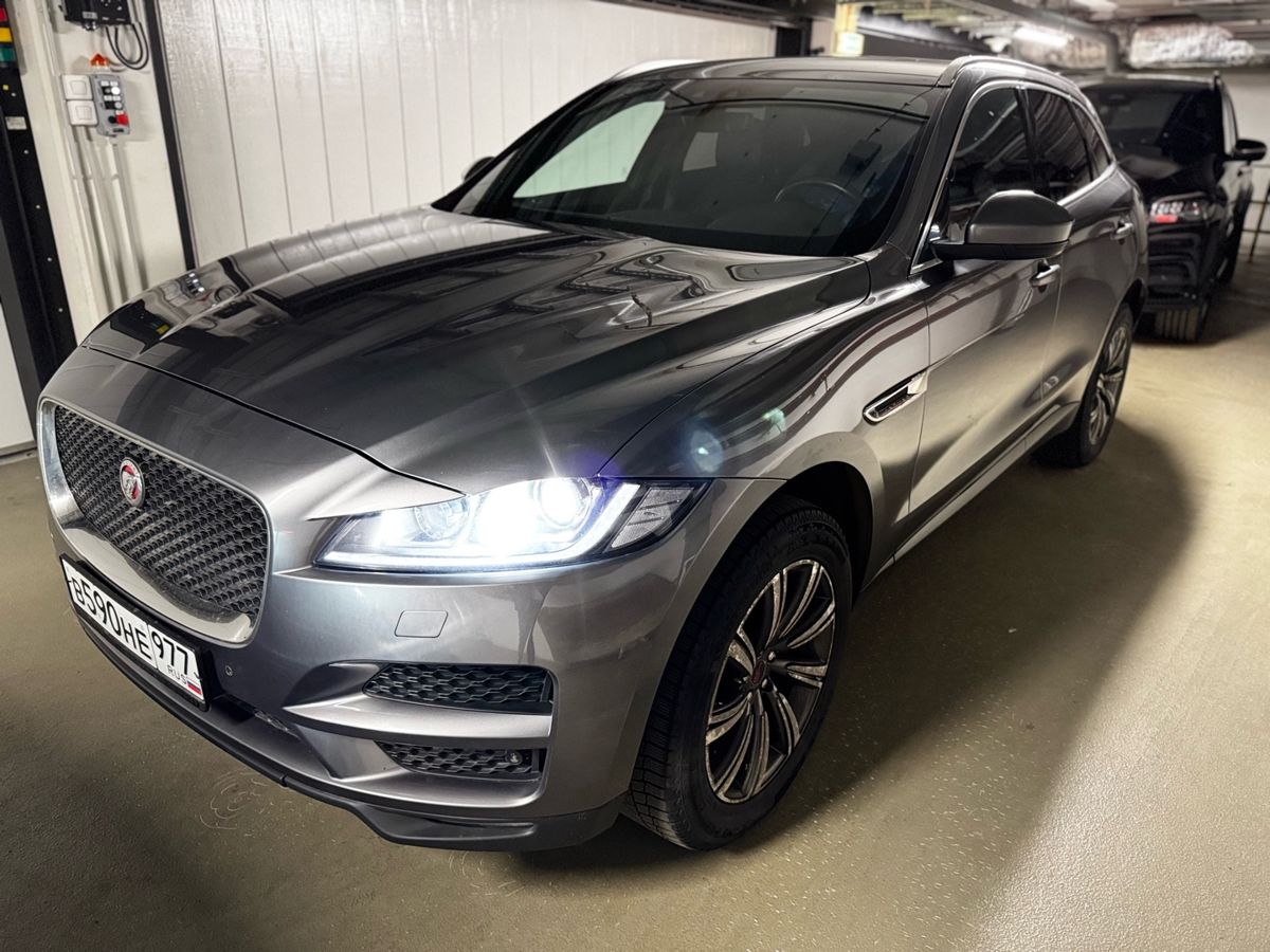 Автомобиль Jaguar F-Pace I поколение 2.0 AT 4WD (249 л.с.) Pure Серый 2018 с пробегом 100 808 км