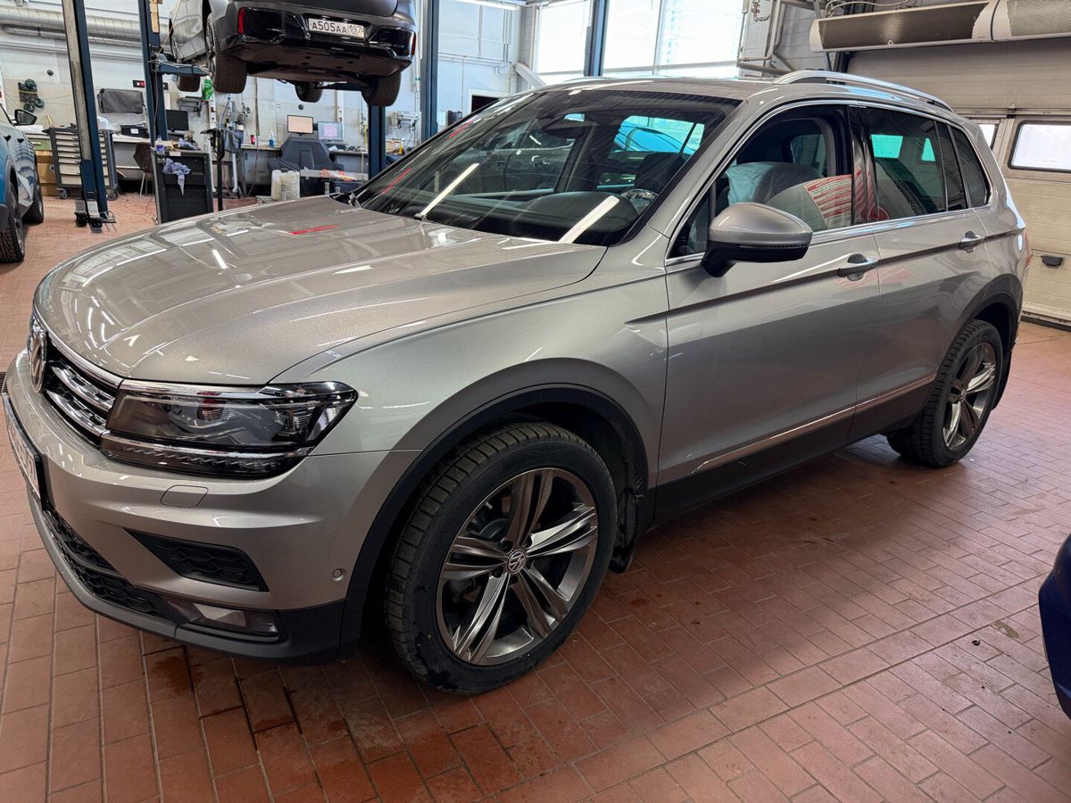 Автомобиль Volkswagen Tiguan II поколение 2.0d AMT 4WD (150 л.с.) Exclusive Серый 2020 с пробегом 33 100 км