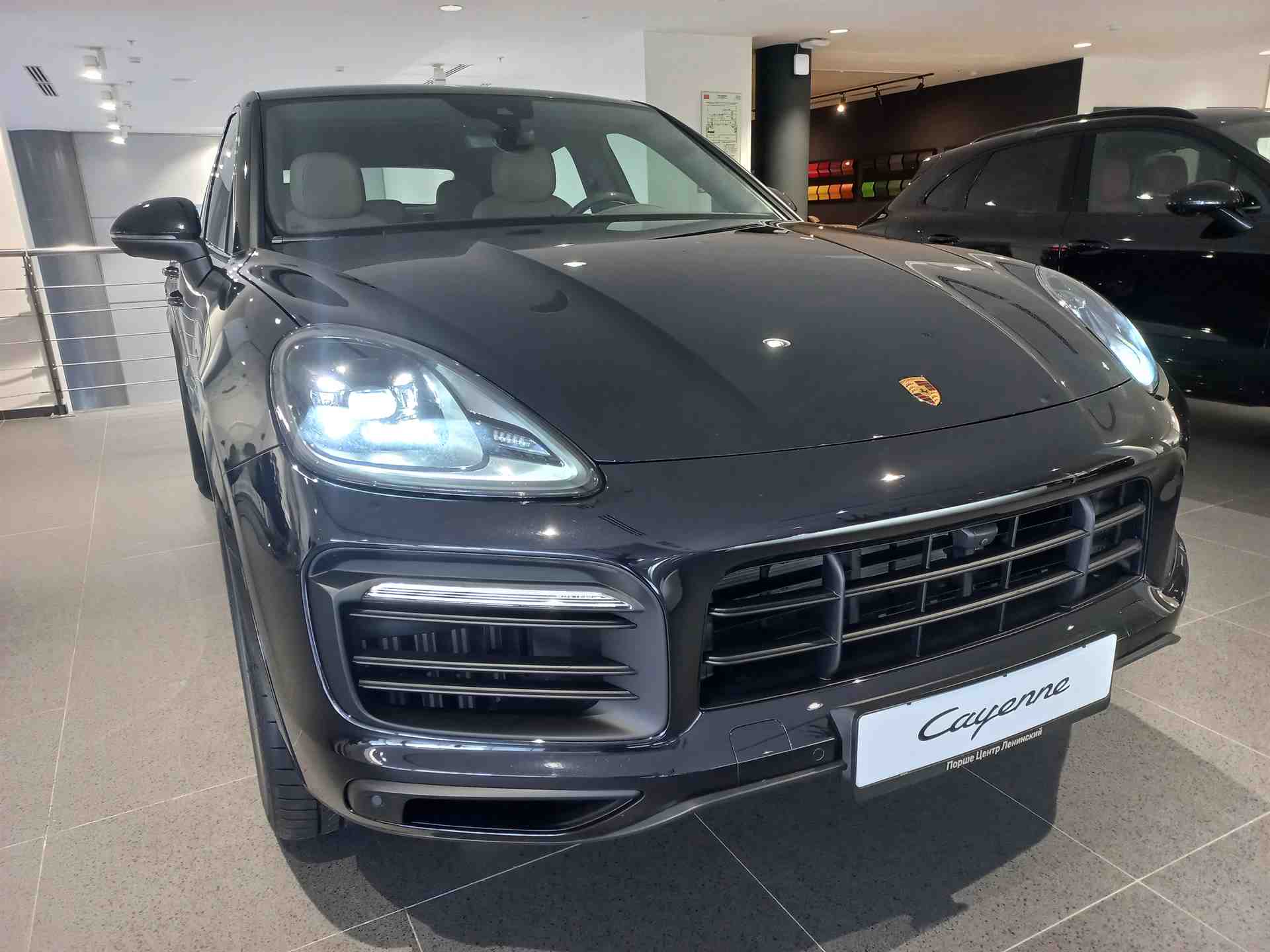 Купить Porsche Cayenne 3.0 AT 4WD (340 л.с.) Чёрный новый / К-7-9446 в  наличии по цене 15 470 000 руб в АВТОДОМ - официальный дилер