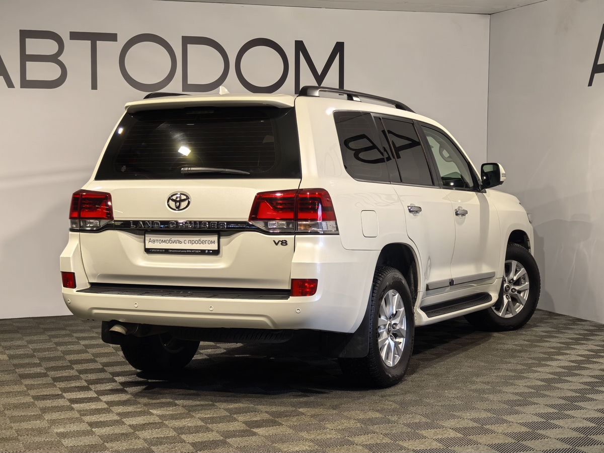 Автомобиль Toyota Land Cruiser IX (J200) [2-й рестайлинг] 4.5d AT 4WD (249 л.с.) Люкс Safety (5 мест) Белый 2019 с пробегом 144 379 км